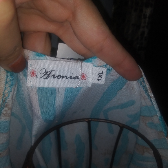 Brand new sleeveless ladies top - Picture 3 of 4